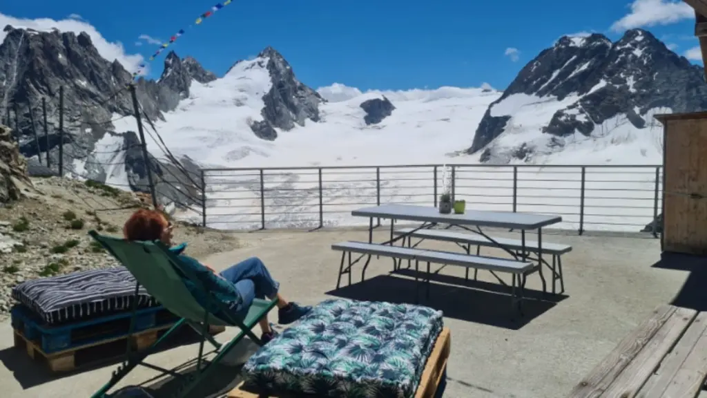 rest shelter alps.webp