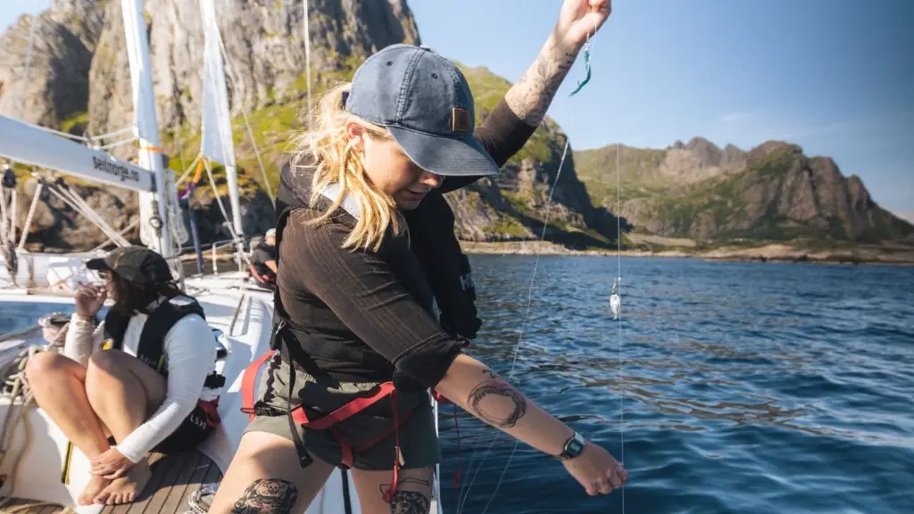 fishing cod lofoten.webp