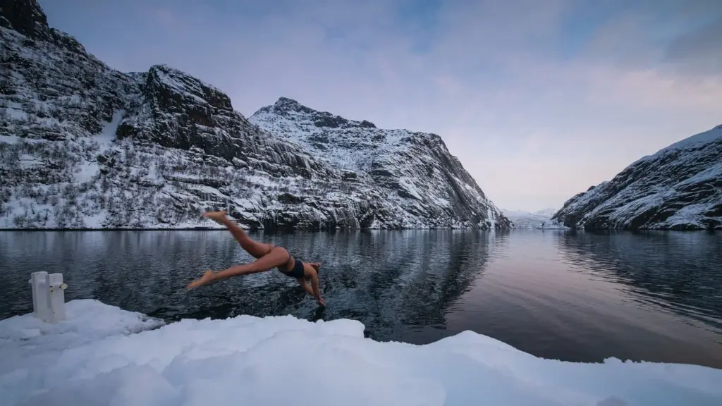 Norway_Winter_Bath.webp