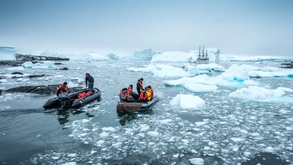 landings and zodiacs Antartica.webp