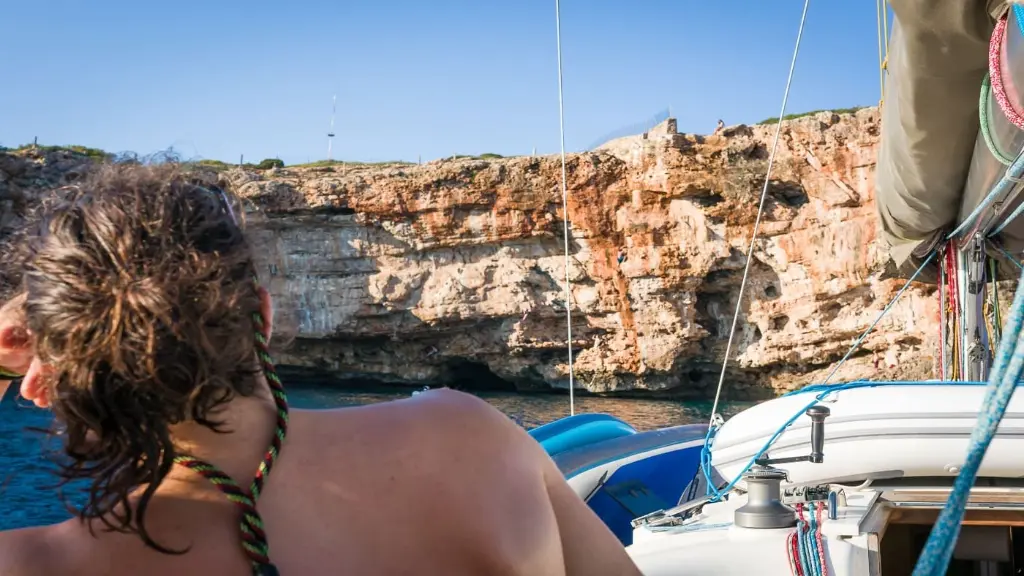 psychobloc sailboat Mallorca.webp