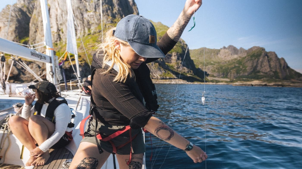 fishing cod lofoten.webp