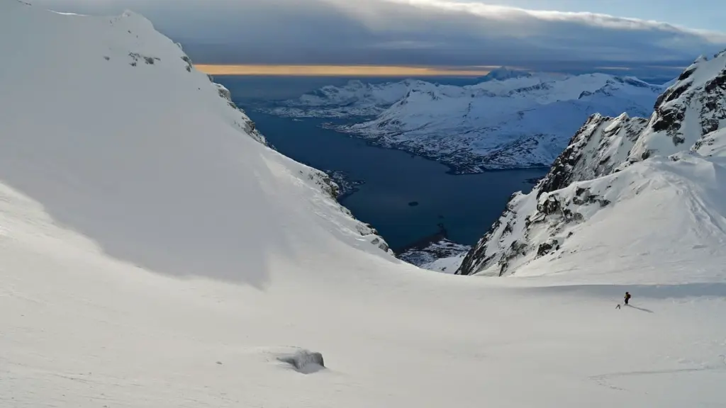 skiing lofoten easter.webp