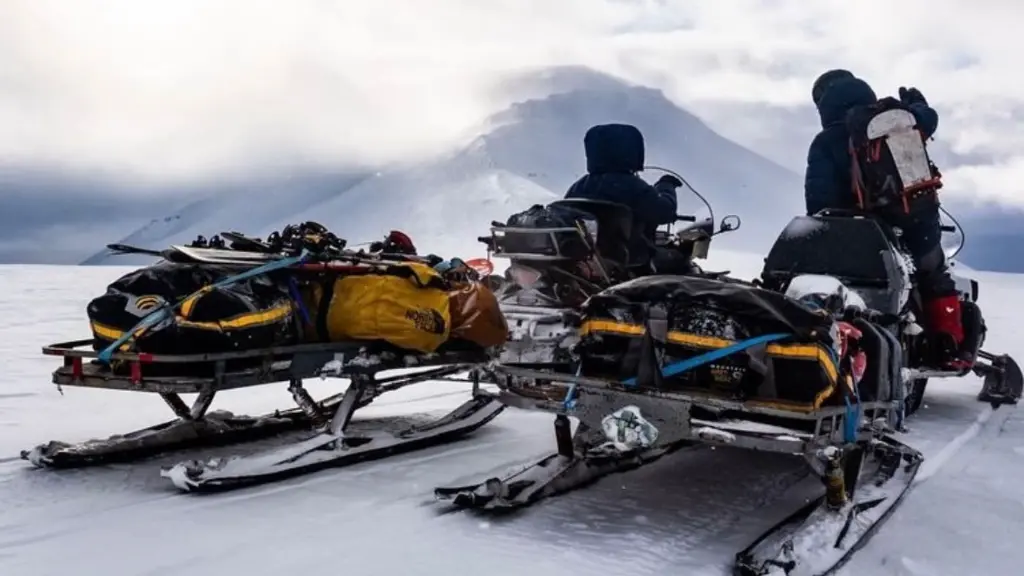 SVALBARD snowmobileFREERIDE Expedition.webp