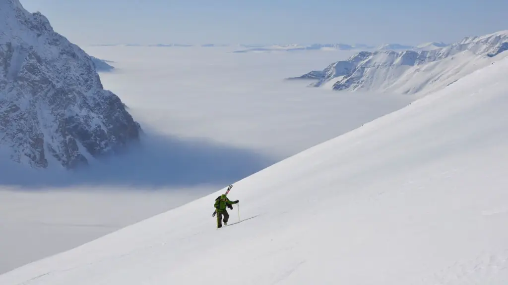 Climb mountains SVALBARD FREERIDE.webp