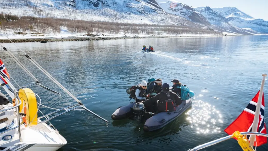 ski lofoten boat.webp