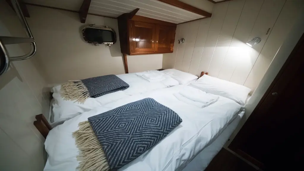 Sail boat room.webp