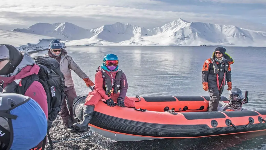 svalbard ski beach.webp