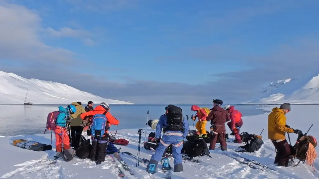svalbard ski group.webp