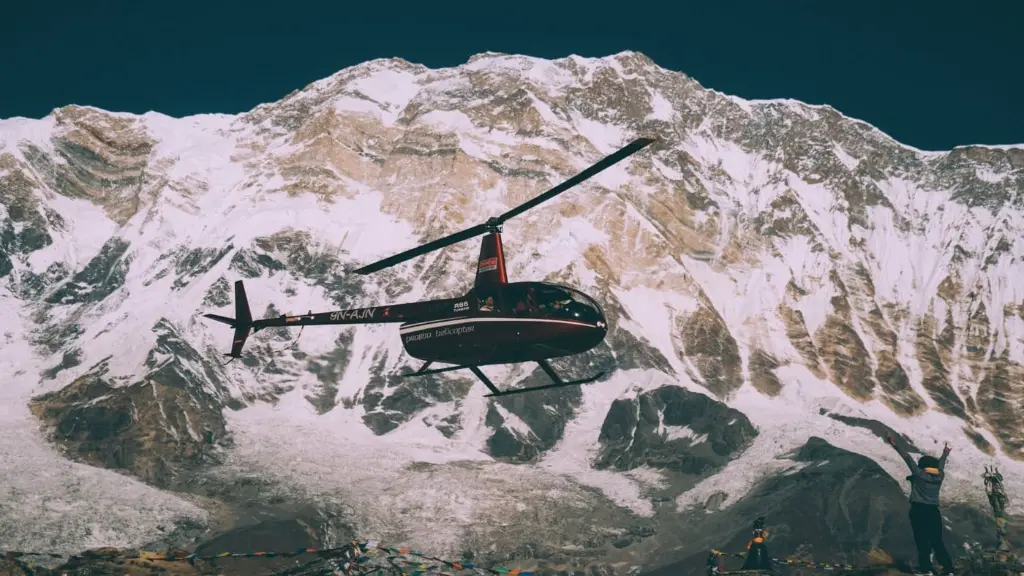 helicopter nepal annapurna.webp