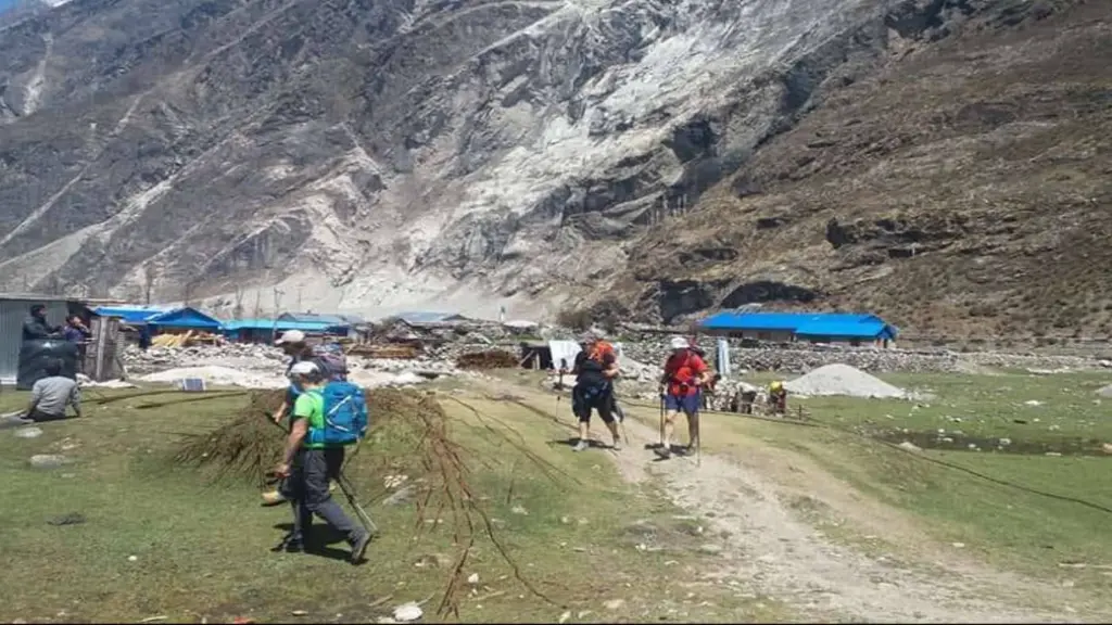 Langtang village after earthquake.webp