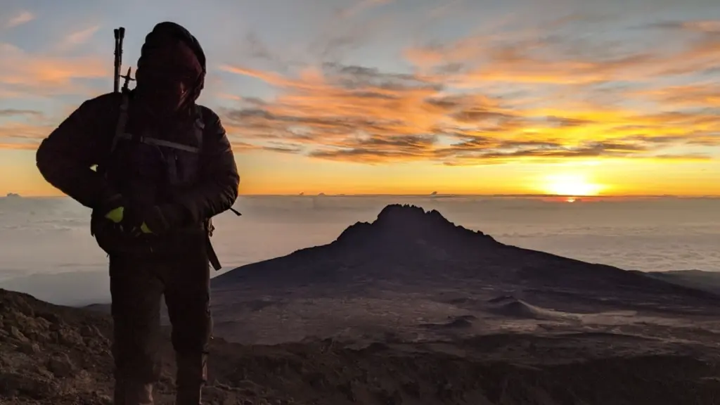 kilimanjaro cumbre amanecer.webp