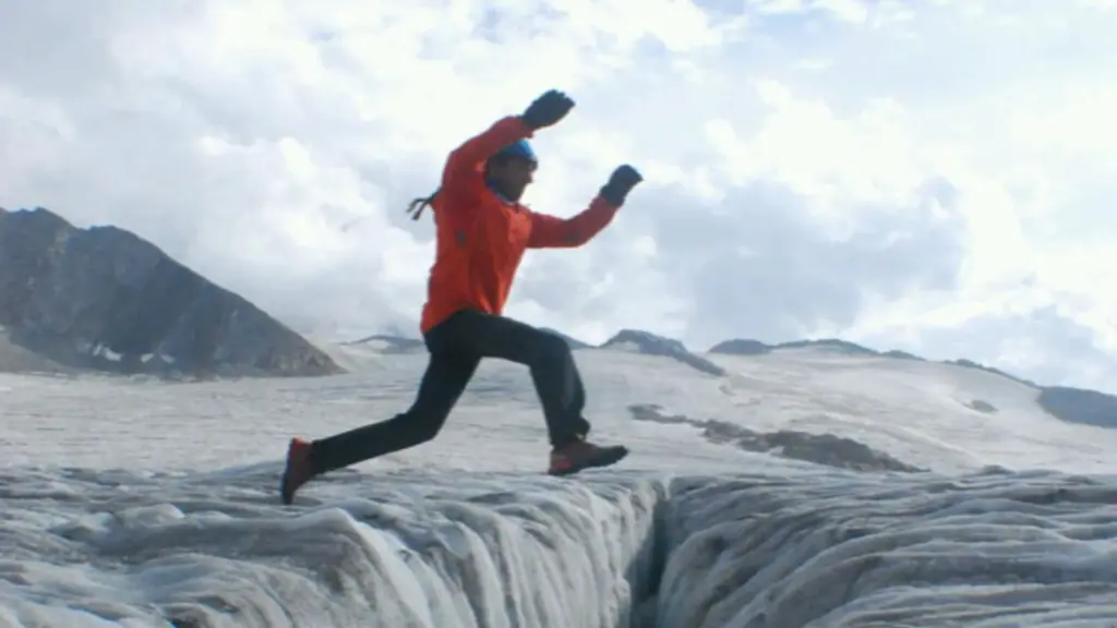 Jordi Tosas jumping over cracks.webp