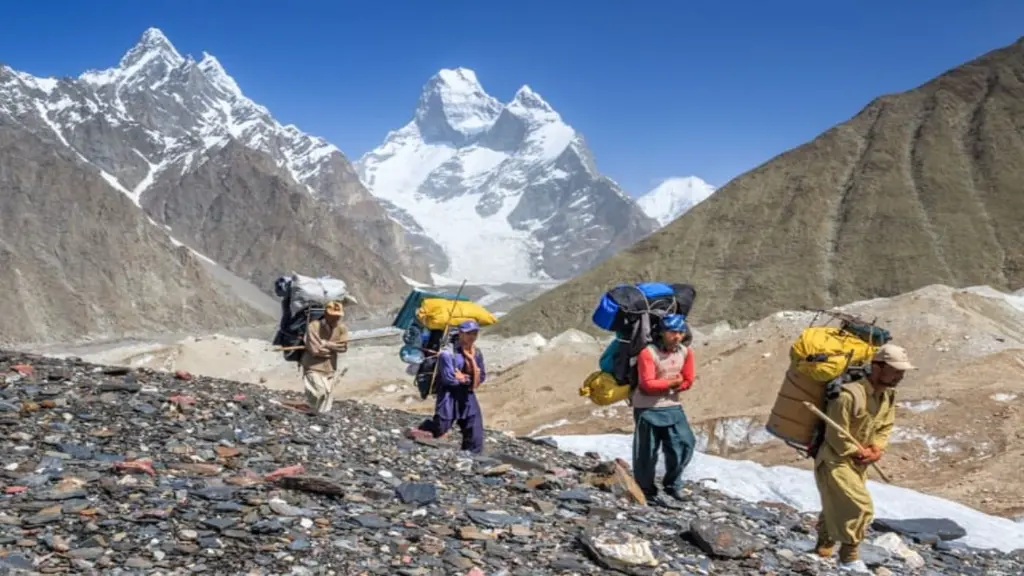 trek base camp k2.webp