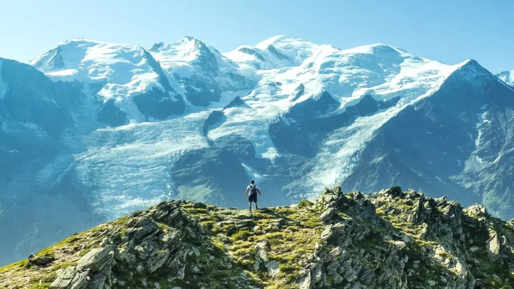 chamonix alps trekking.webp